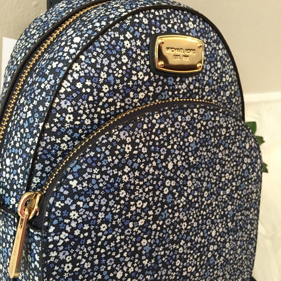 LAST ONE! NWT Michael Kors Abbey XS Backpack - Picture 3 of 8